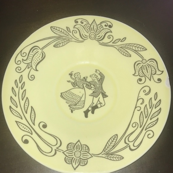 Bucks County Ohio Farm Theme Used Yellow Saucer and Dessert Plate Farmhouse - Picture 5 of 13